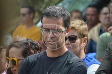 Emotivo acto de descubrimiento de la placa del pasaje que recuerda al periodista Adolfo Santana en Cernícalos (Foto TA)